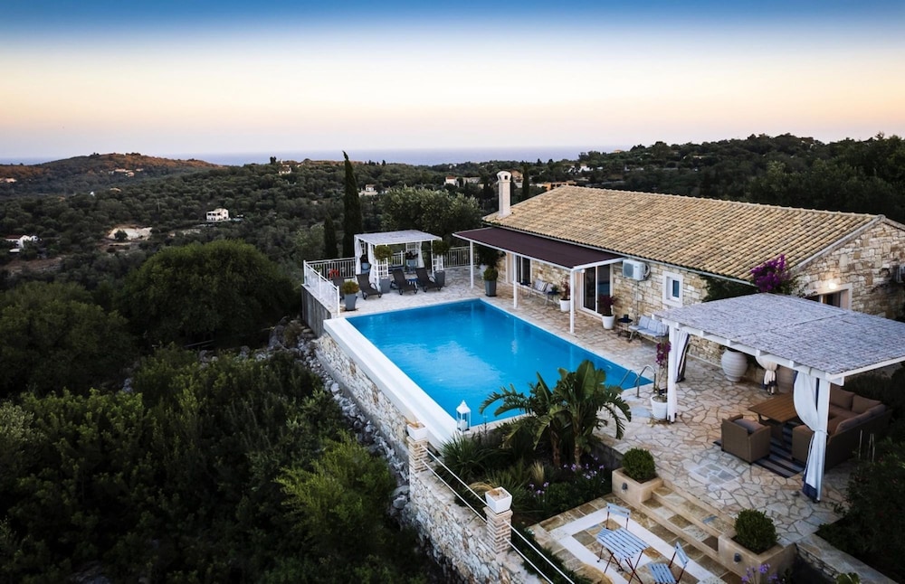 Juniper House Charming 3 bed Villa With sea View — 4-Star Luxury Hotel in Gaios, Greece