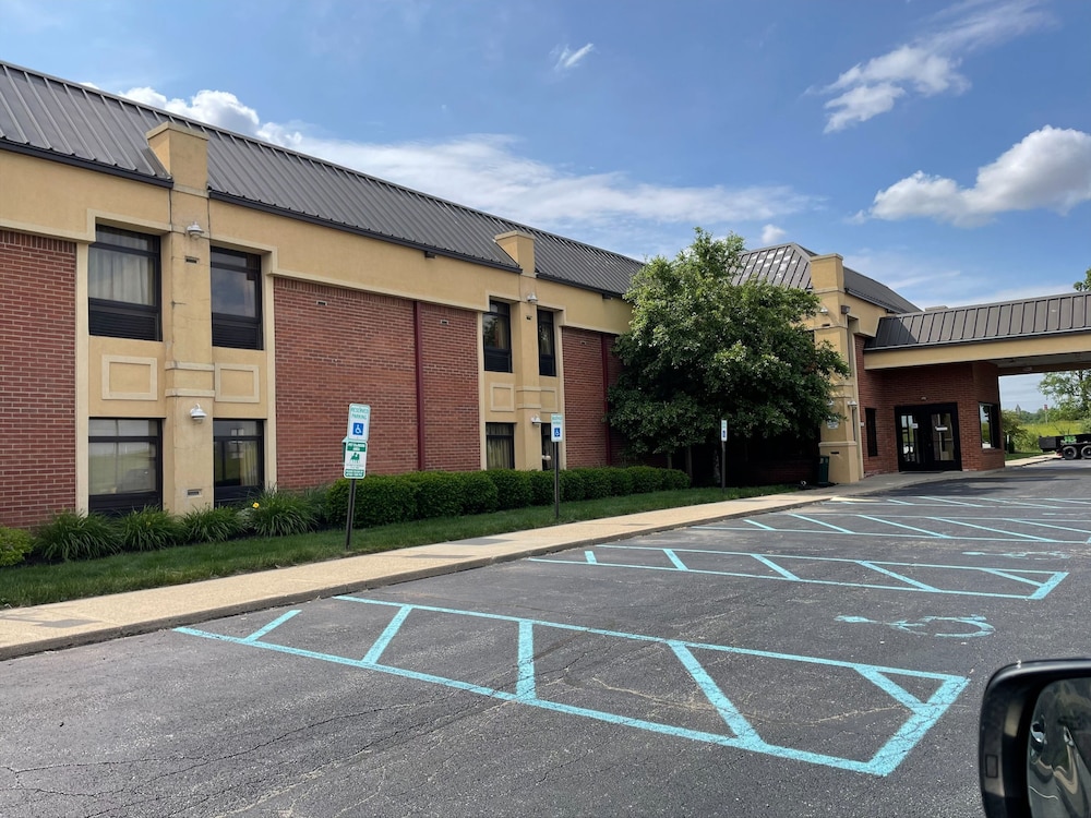 Baymont by Wyndham Greenfield — hotel in Greenfield