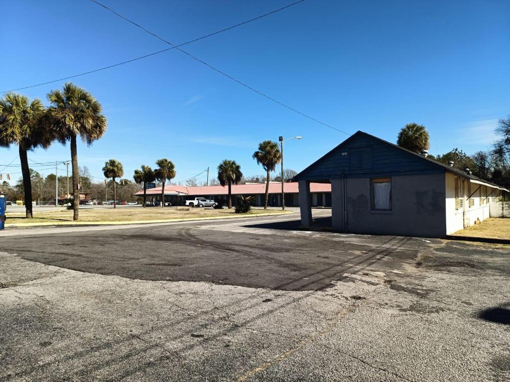 Crown Inn By Oyo Orangeburg Hwy 301 - photo 2