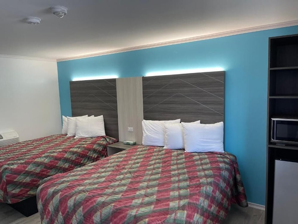 Belmont Motel - photo 11