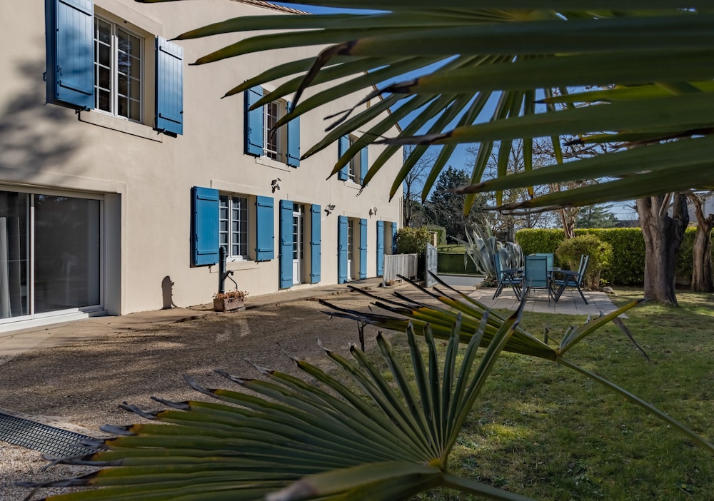 Les Deux Chênes - carbon neutral hotel in Le Fleix