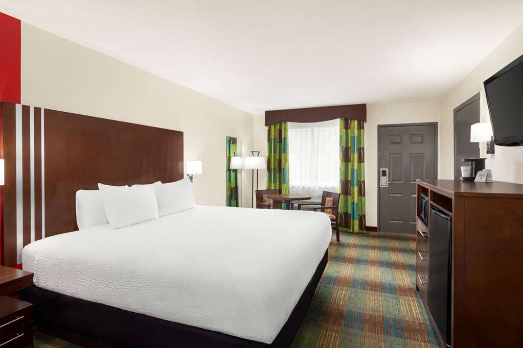 Ramada by Wyndham San Antonio Near SeaWorld Lackland AFB - photo 13