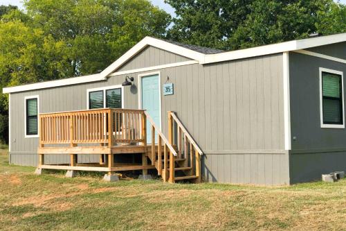 Lakefront Dockside Cabin 35 — 4-Star Luxury Hotel in Mead, United States