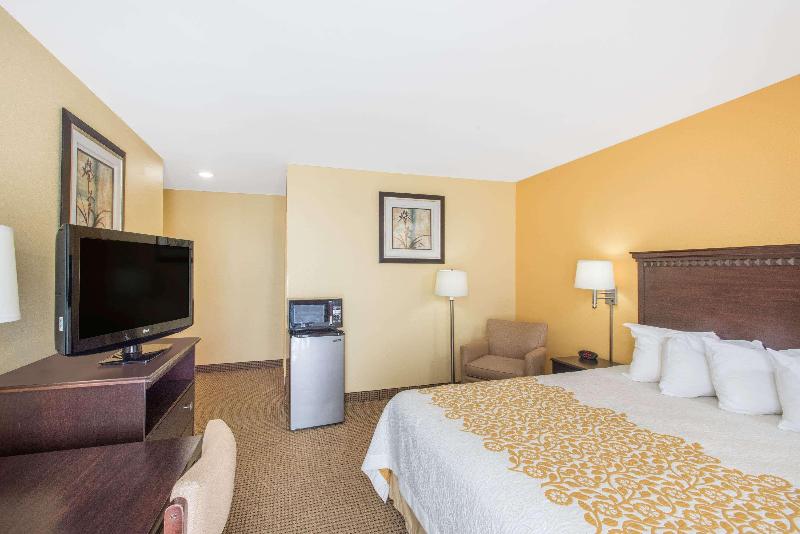Days Inn by Wyndham Colchester Burlington - photo 13