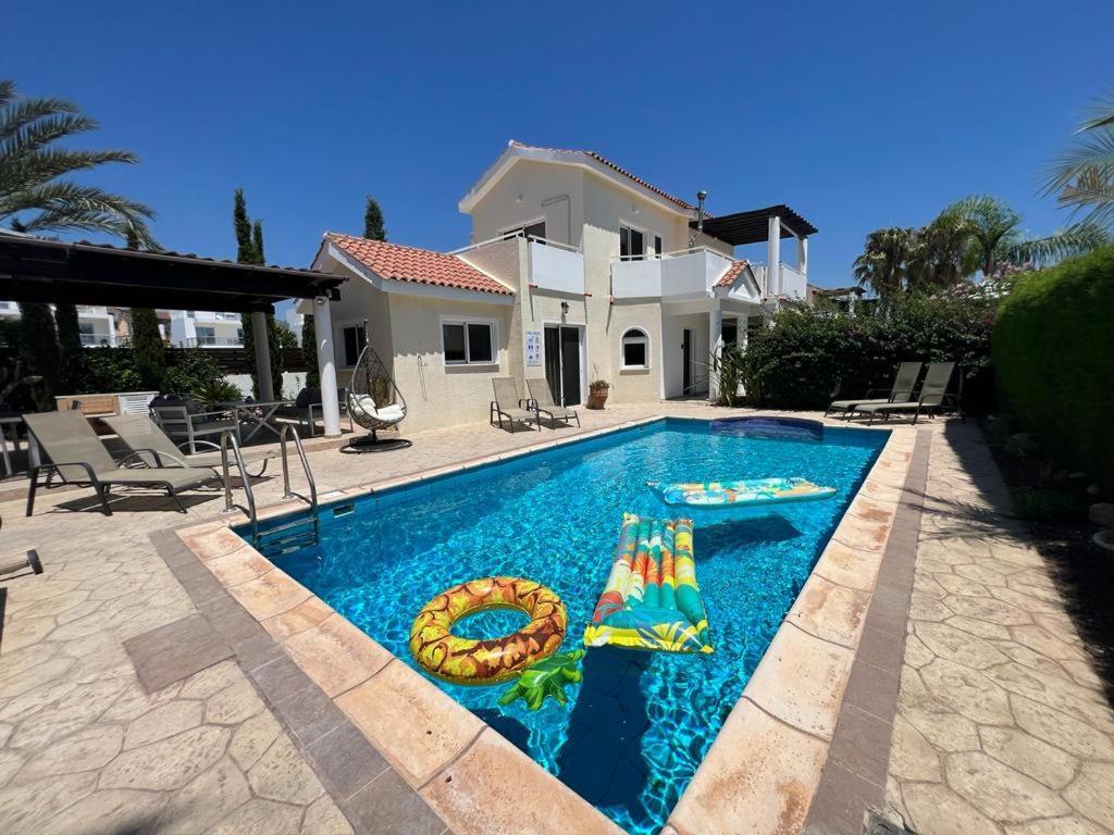 Villa Tamara with Private Pool — 4-Star Luxury Hotel in Pegeia, Cyprus