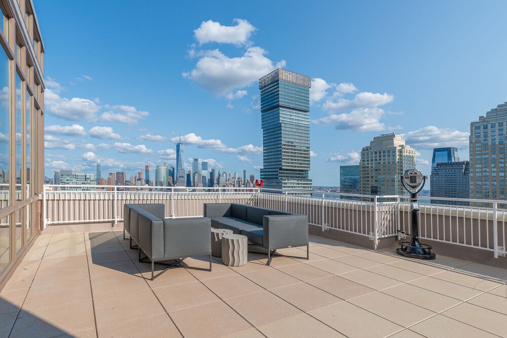 HomeAway Luxury Apartments at Newport — 4-Star Luxury Hotel in Jersey City, United States