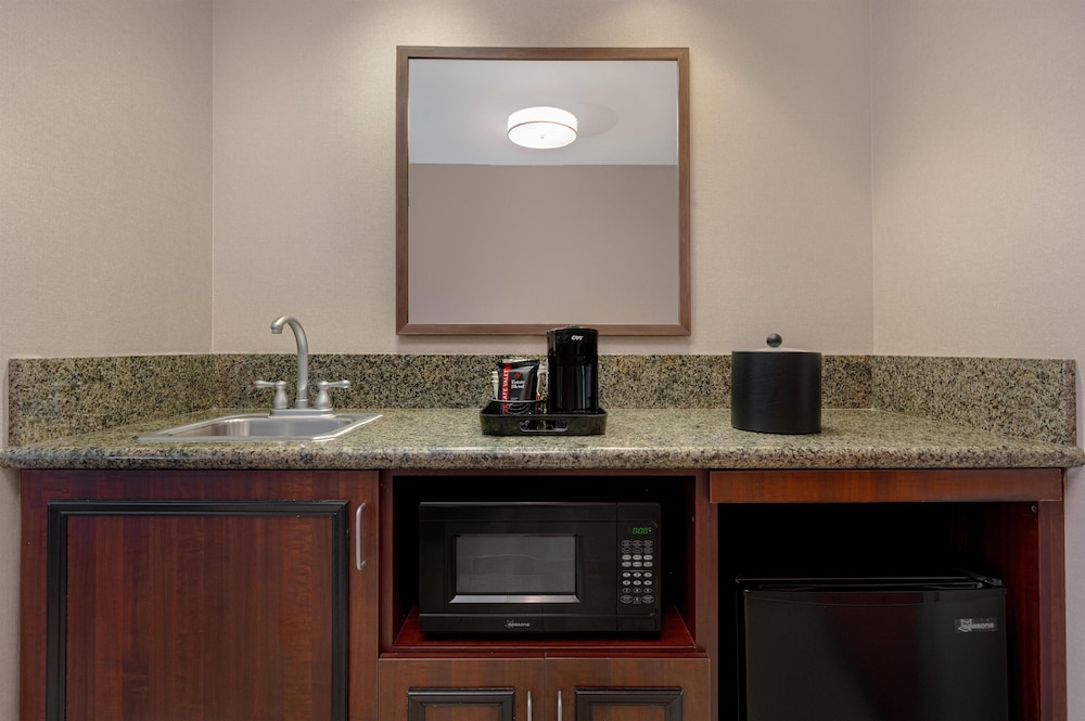 Hampton Inn & Suites Wilkes Barre Scranton - photo 17