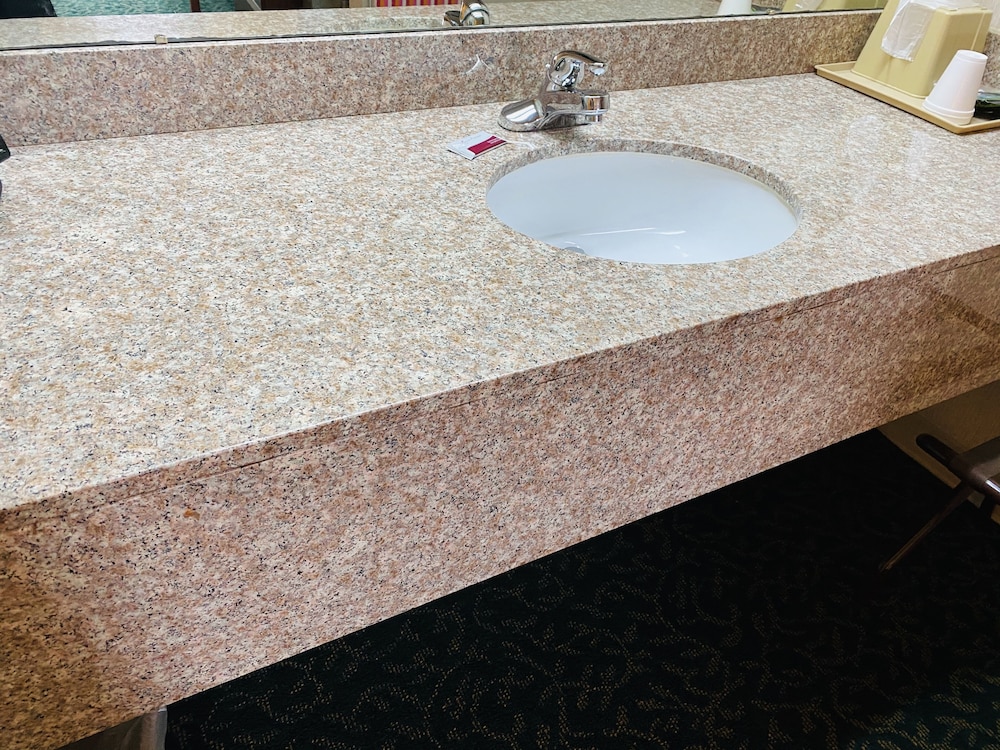 Harrisonville Inn & Suites - photo 16