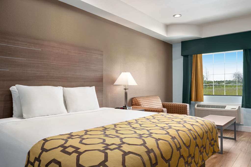 Baymont by Wyndham Kingwood - photo 11
