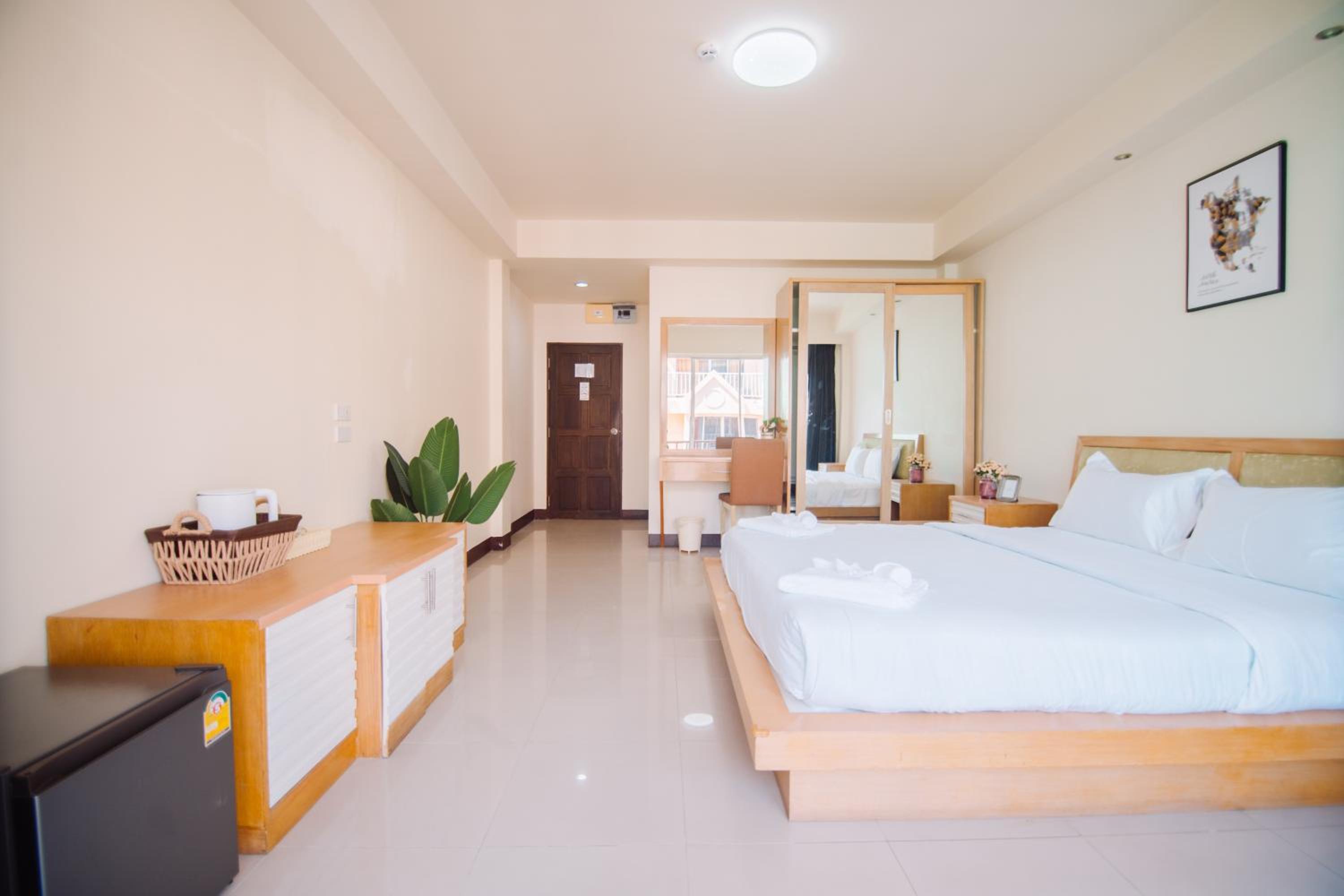 Patong Beach Side Hotel - last minute hotel in Phuket