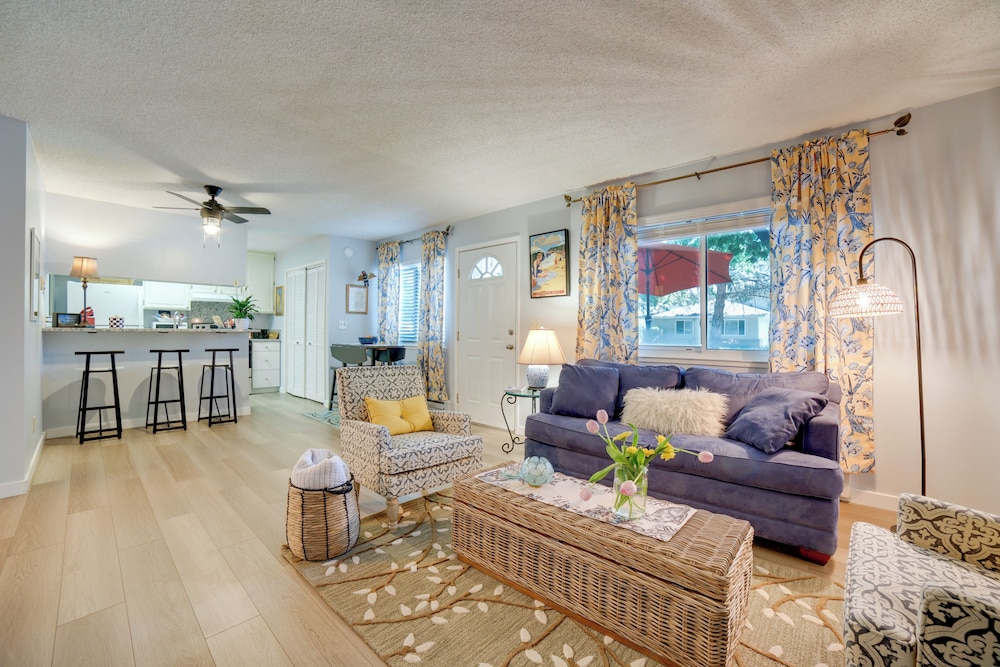 1 Mi to Reno sparks: Family Retreat w Fireplace