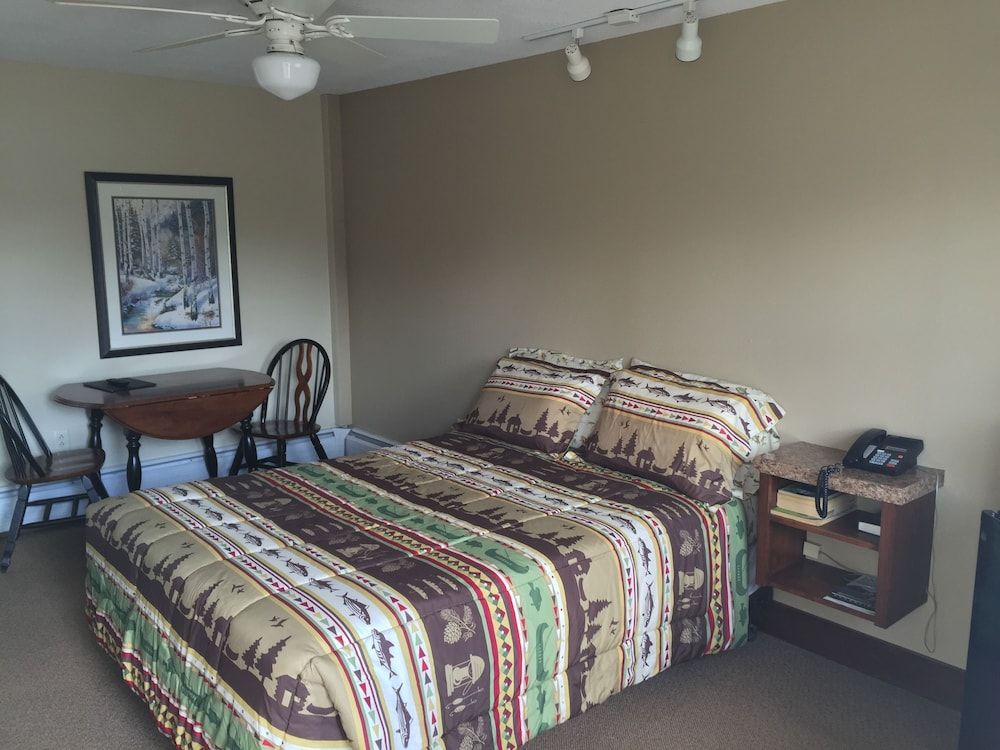 Evergreen Inn - photo 9