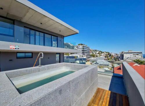 Luxury Studio with Ocean Views and Rooftop Pool