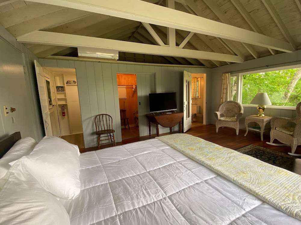 The High Tide Inn - photo 35