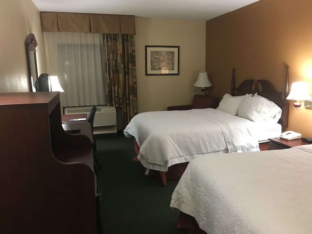 Hampton Inn Bedford - photo 7