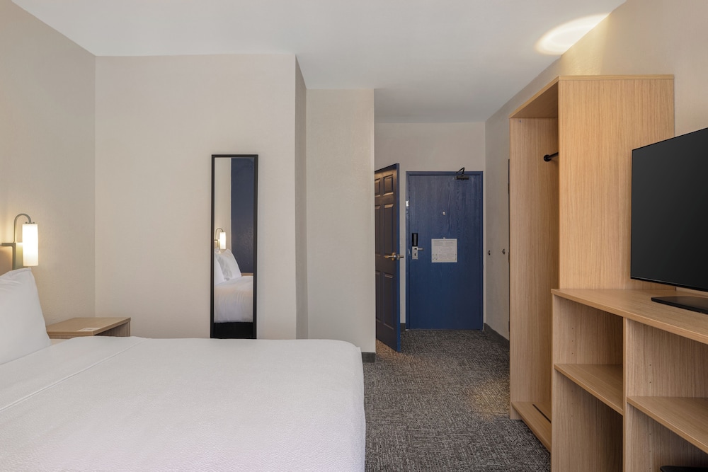 Spark by Hilton El Paso University - photo 15