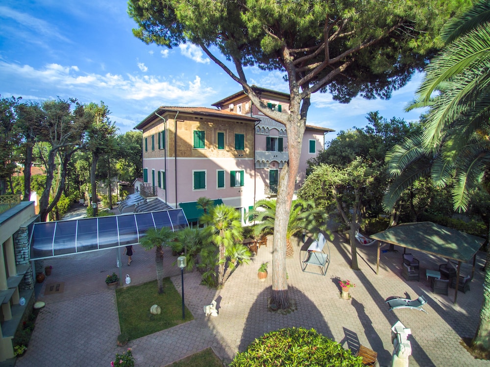 Albergo Battelli Adults Only in Pietrasanta, Italy