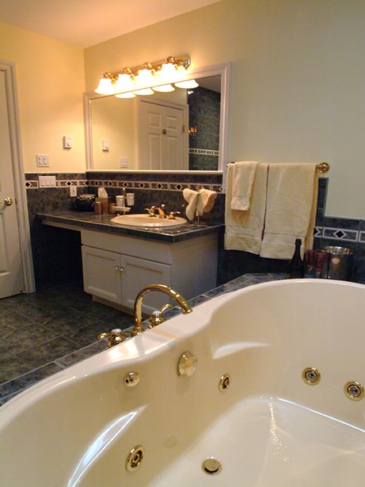 Boathouse Waterfront Lodging - photo 20