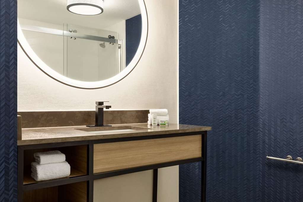 La Quinta Inn & Suites by Wyndham Austin Southwest - photo 17