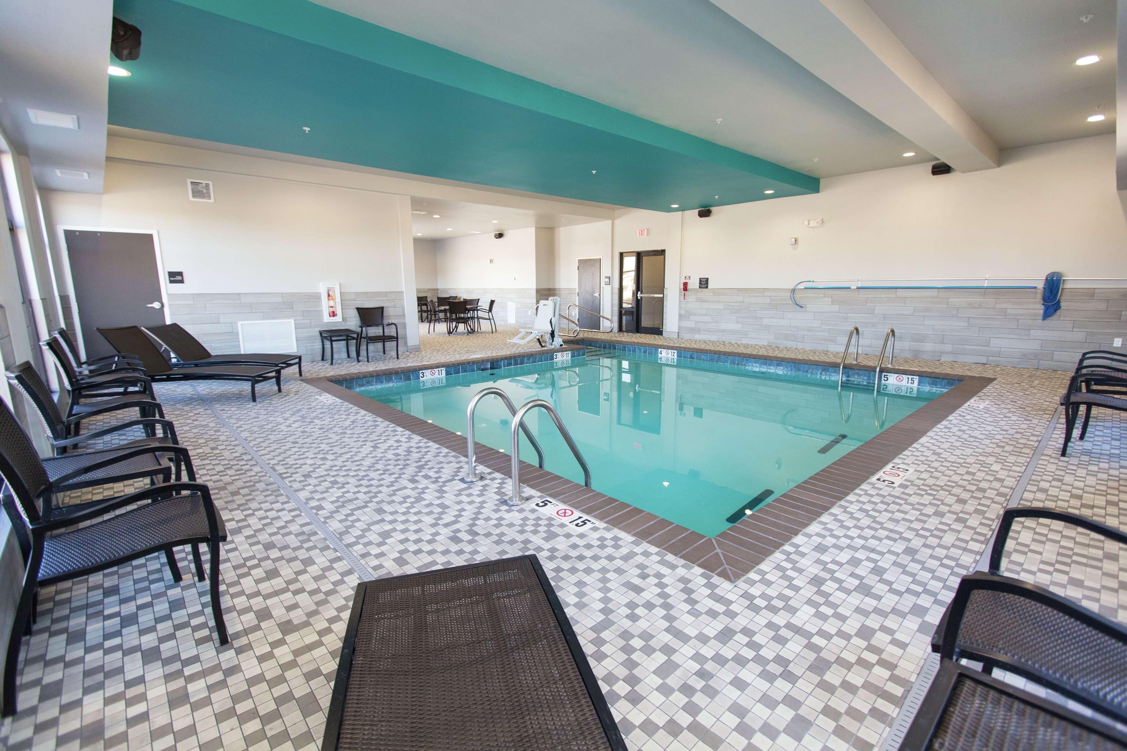 Hampton Inn Mustang - photo 12