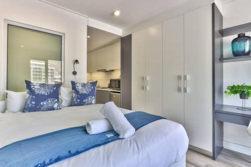 Arty Modern Design Studio with Balcony and Pool