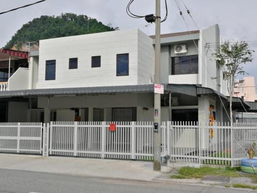 Check Inn Guesthouse — 5-Star Luxury Hotel in Ipoh, Malaysia
