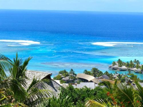 Villa Rei — 4-Star Luxury Hotel in Papetoai, French Polynesia
