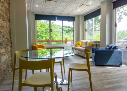 151 Spring Downtown Eureka Springs Suite C — 4-Star Luxury Hotel in Eureka Springs, United States