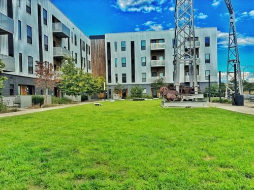 Urban Jungle Retreat — 4-Star Luxury Hotel in Des Moines, United States