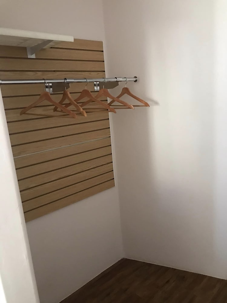 Katie's Cozy Suites - photo 8