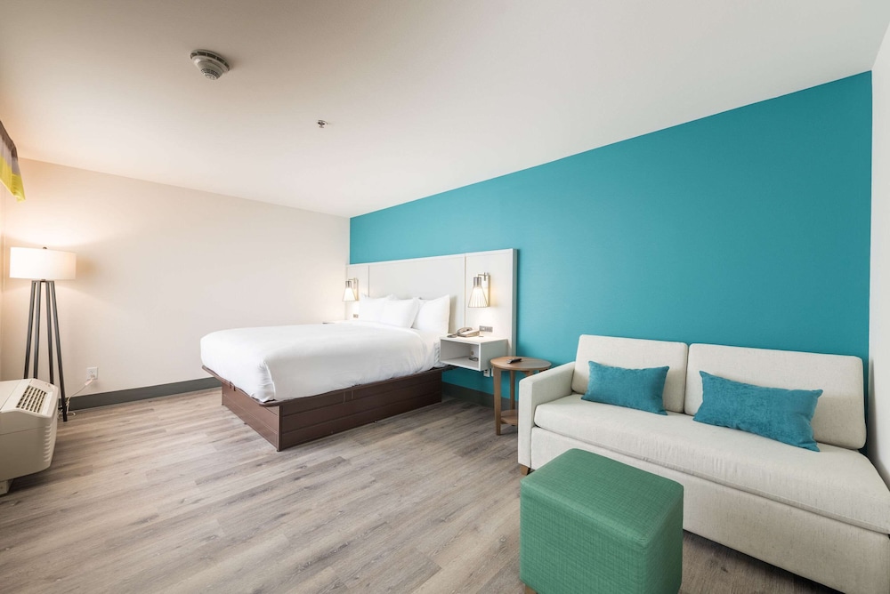 Comfort Suites Colorado Springs East Medical Center Area - photo 49