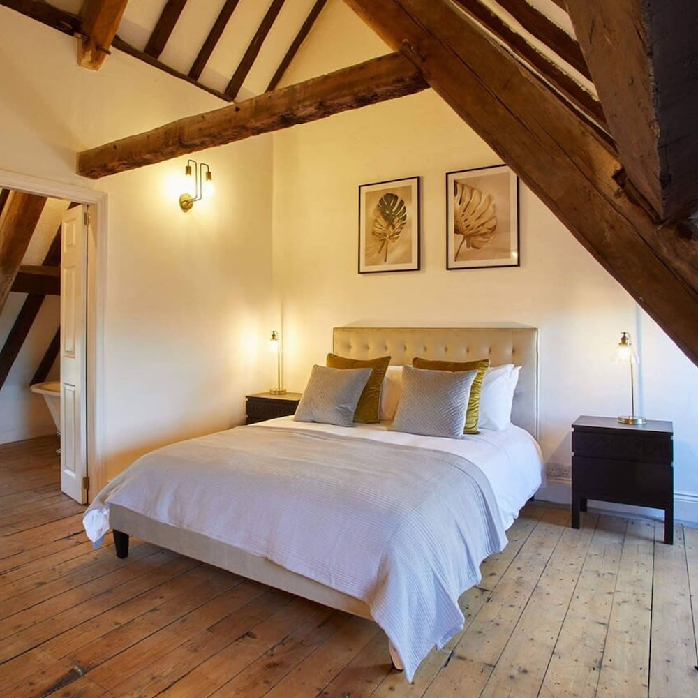 Host & Stay The Coach House