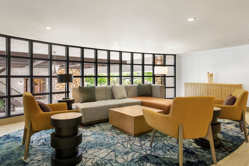 Hilton Garden Inn Monterey - photo 5