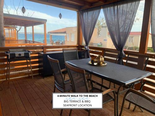 Mobile homes Sunrise & Sunset — 4-Star Luxury Hotel in Privlaka, Croatia