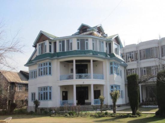 Green Acre - carbon neutral hotel in Srinagar