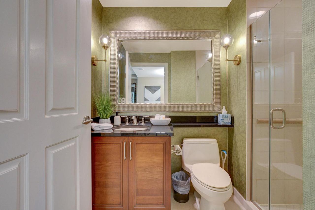 LUXE 702 MGM Signature with Balcony