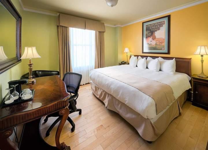California Hotel - photo 2