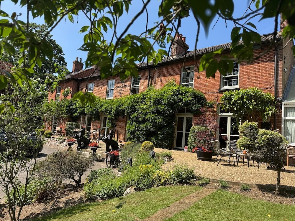 Scarborough Hill Country Inn — 4-Star Luxury Hotel in North Walsham, United Kingdom