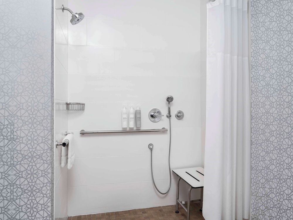 Hampton Inn Ottawa - photo 22