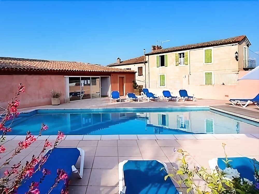 Hotel des Colonnes - carbon neutral hotel in Greoux-Les-Bains