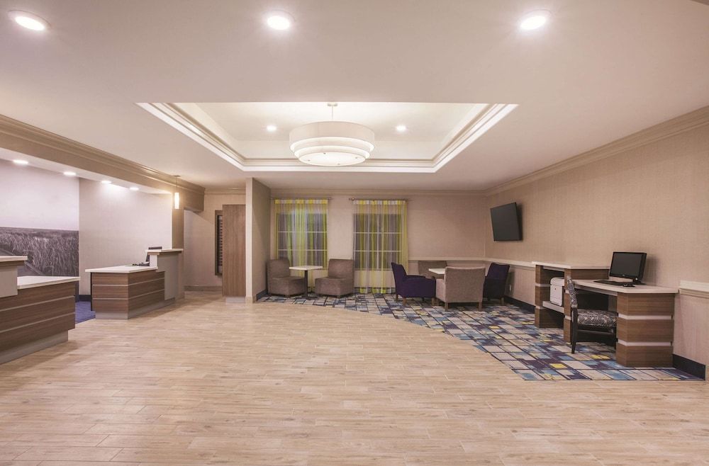La Quinta Inn and Suites by Wyndham Lake Charles Casino Area - featured photo