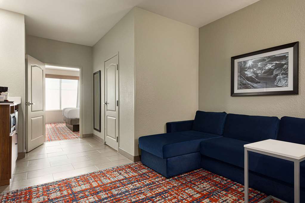 La Quinta Inn & Suites by Wyndham Oxford Anniston - photo 36