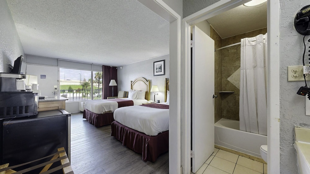 Days Inn by Wyndham Orlando Downtown - photo 14
