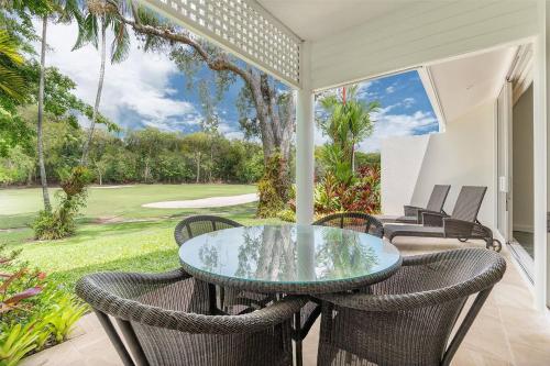 Tropical Resort Style Living On Mirage Golf Course — Port Douglas