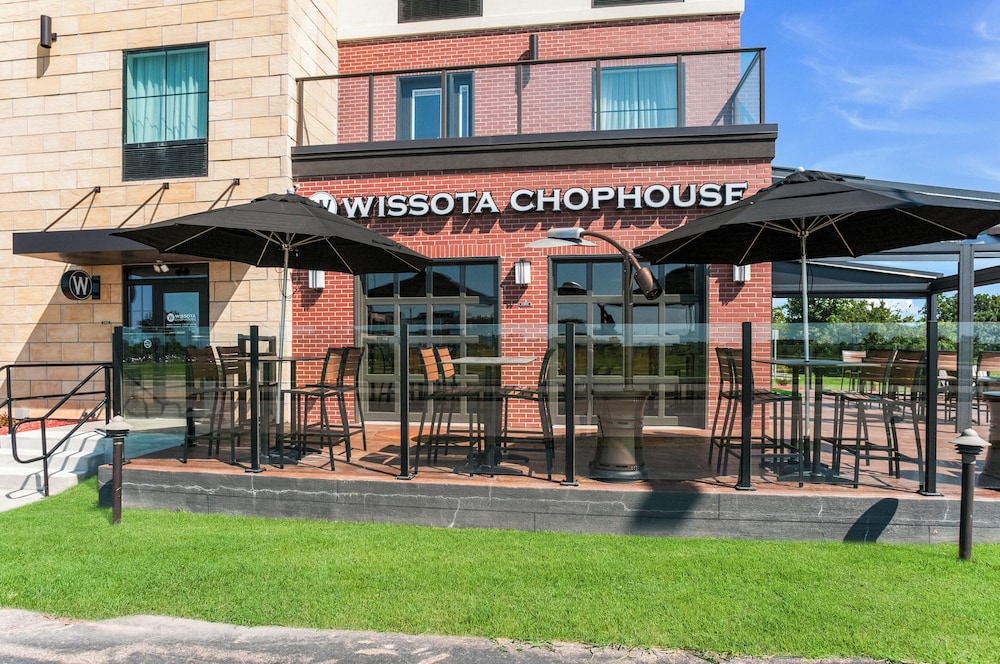 Cobblestone Hotel & Suites Appleton International Airport - photo 37
