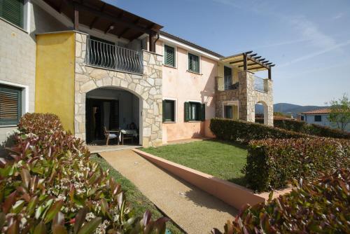 R&Z Getaway — 4-Star Luxury Hotel in Santa Maria Coghinas, Italy