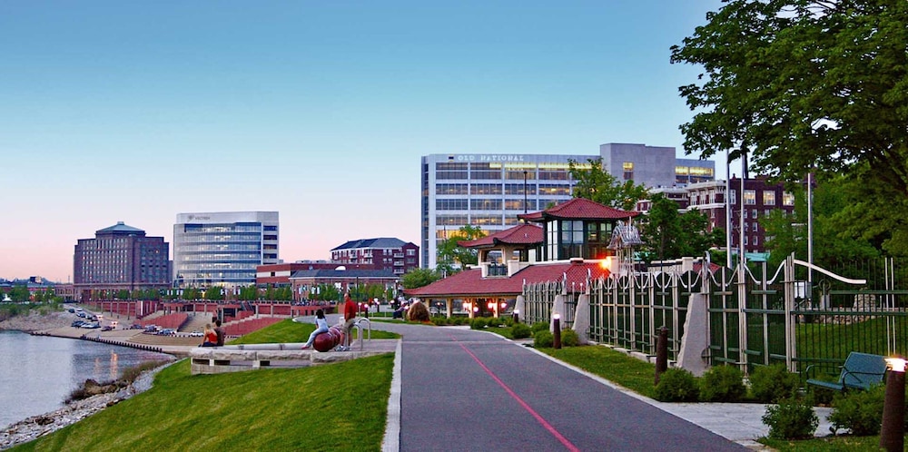 Holiday Inn Express & Suites Evansville Downtown By IHG - photo 53