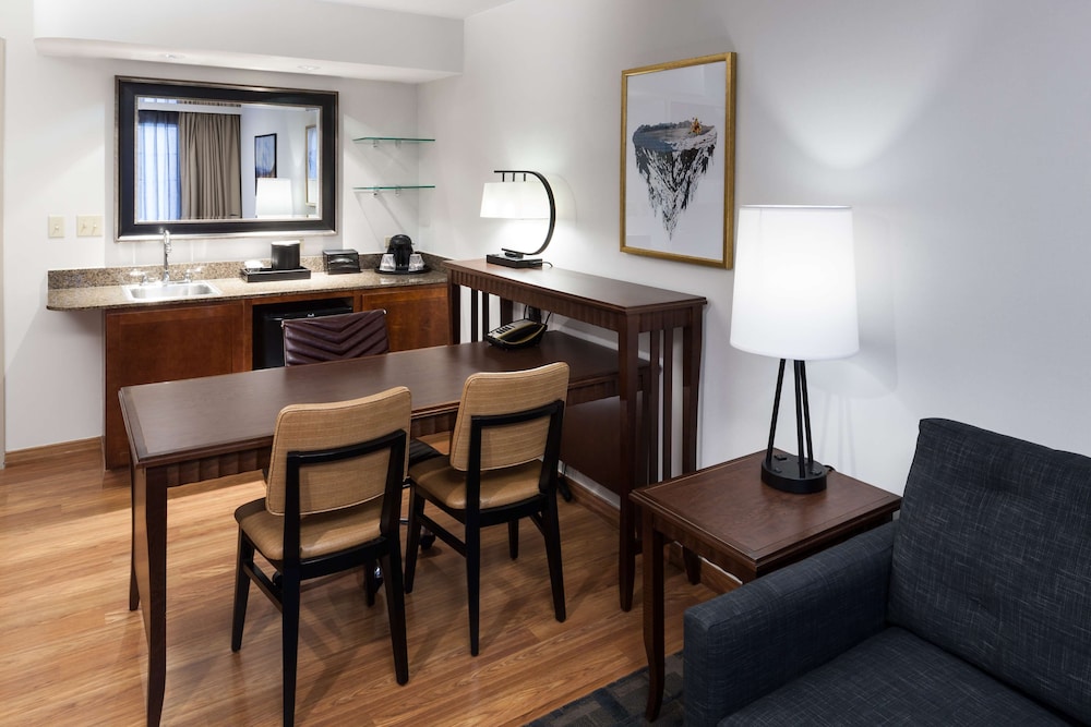 Embassy Suites Anchorage - photo 11