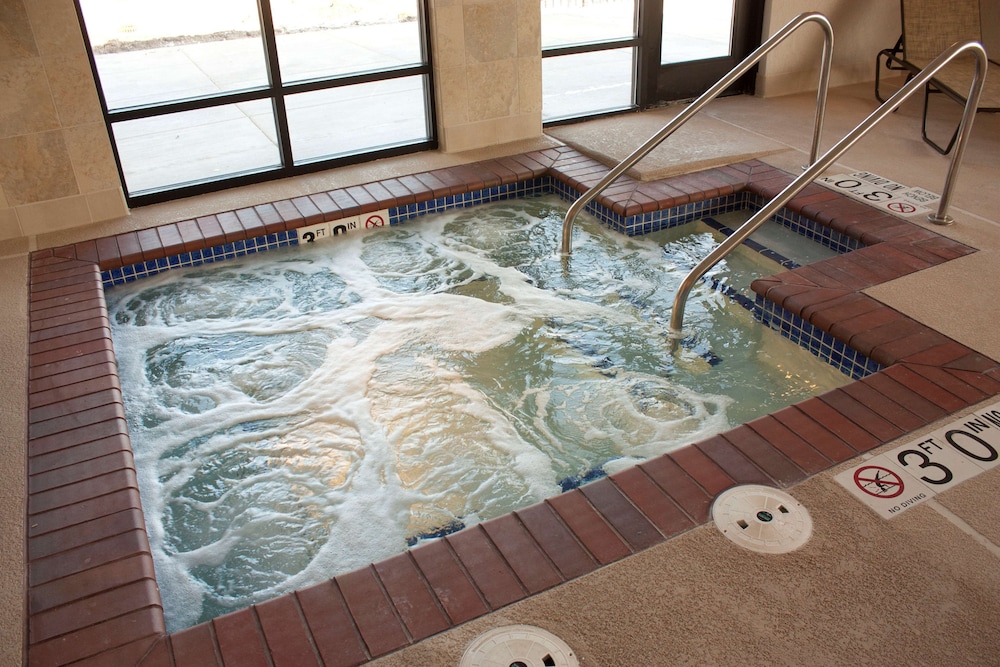 Hampton Inn Burlington - photo 13