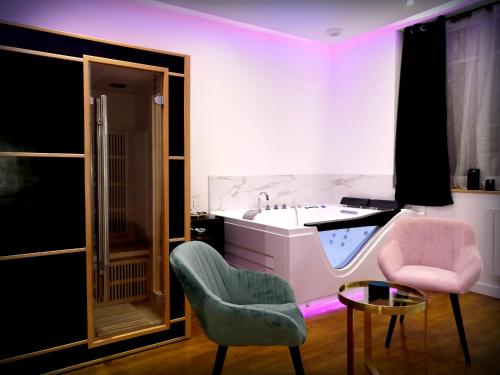 Le VAcnus Appartement SPA Privatif BalnAco Sauna — 4-Star Luxury Hotel in Dijon, France